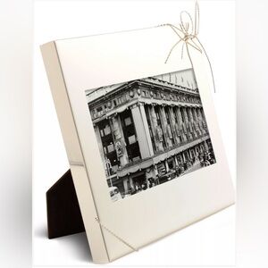 Vera Wang Wedgewood “Love Knots” Silver Photo Frame